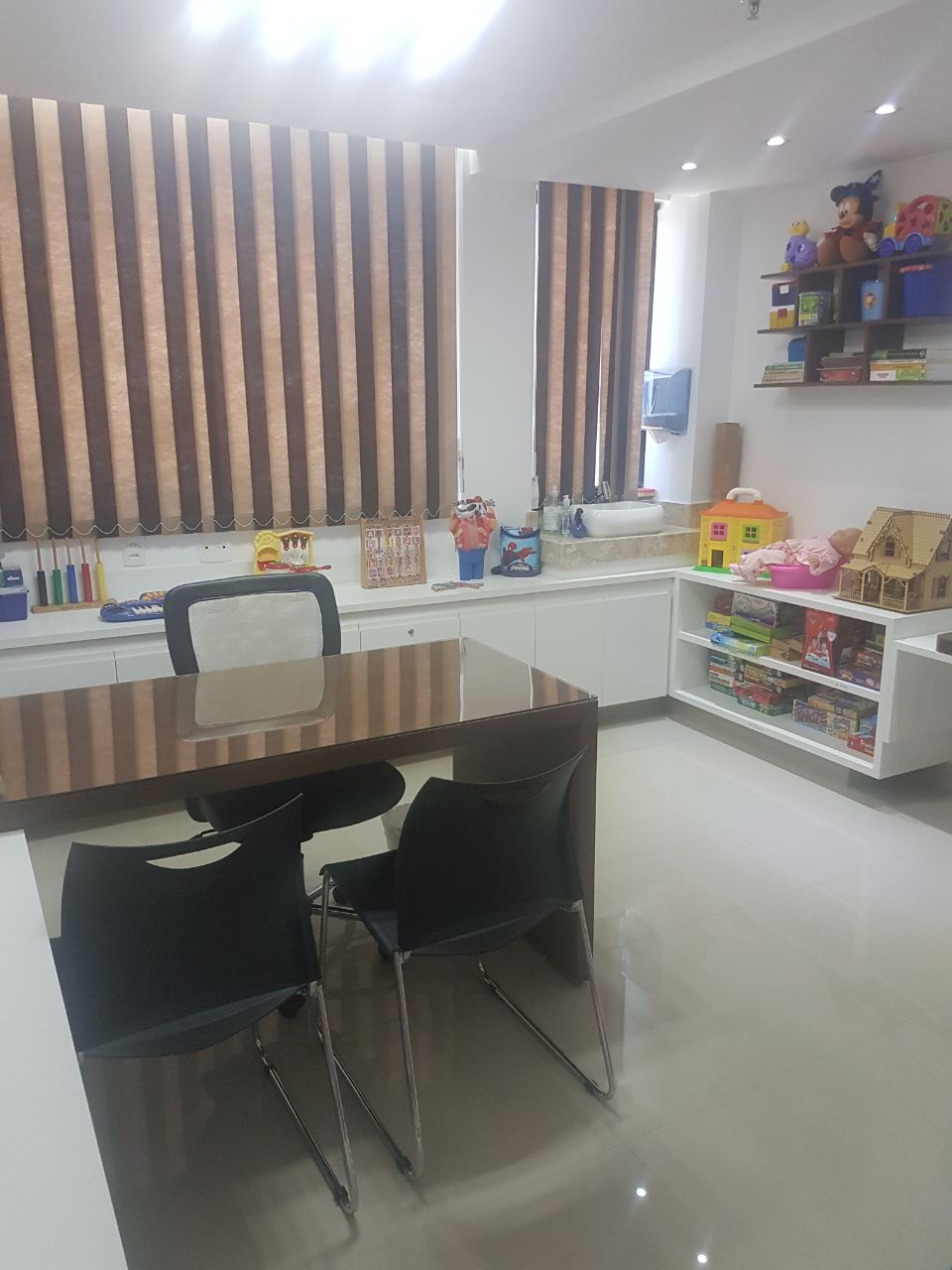 Sala lúdica de atendimento infantil da Clínica Nosso Espaço